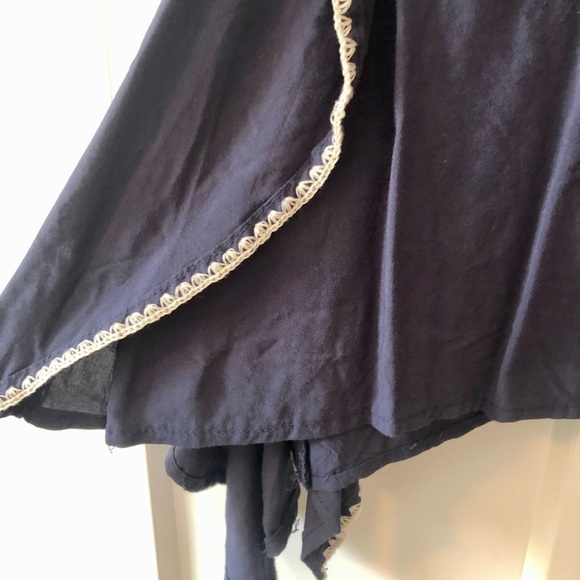 Rose embroidered navy ruffle shirt - Picture 5 of 7